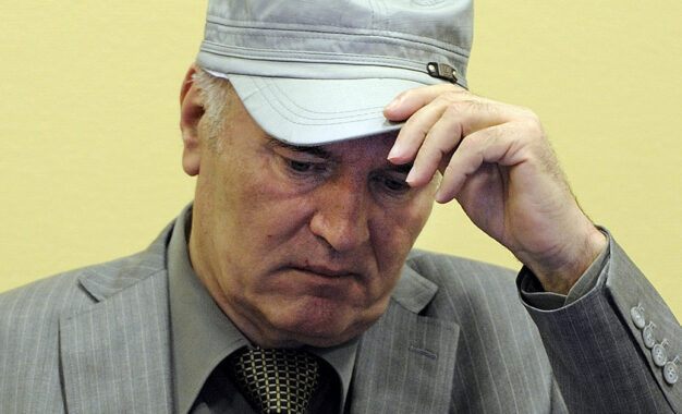 La familia de Ratko Mladić pide su liberación: qué hizo y por qué lo apodaron “El Carnicero de Bosnia”