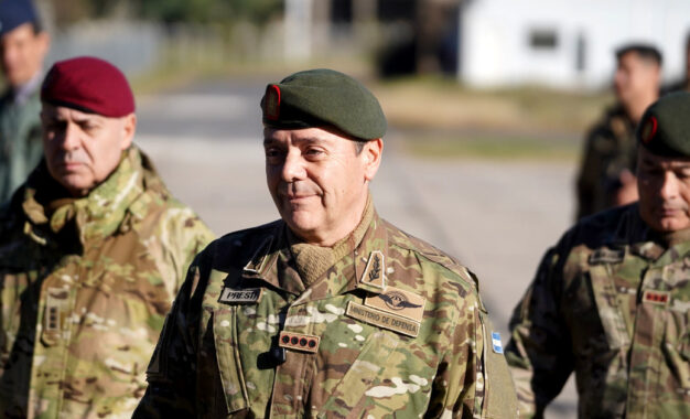 Conflicto por el Estrecho de Magallanes: el ministro de Defensa Presti llamó a su par chileno, se disculpó por la «confusión y desprolijidad» y zanjó la polémica