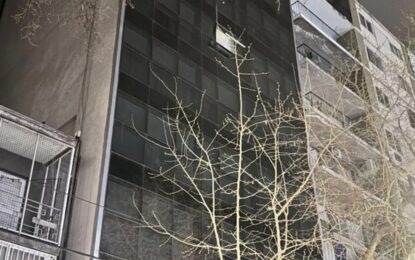 Una mujer murió tras caer de un quinto piso en pleno centro de Mendoza: detuvieron a su pareja