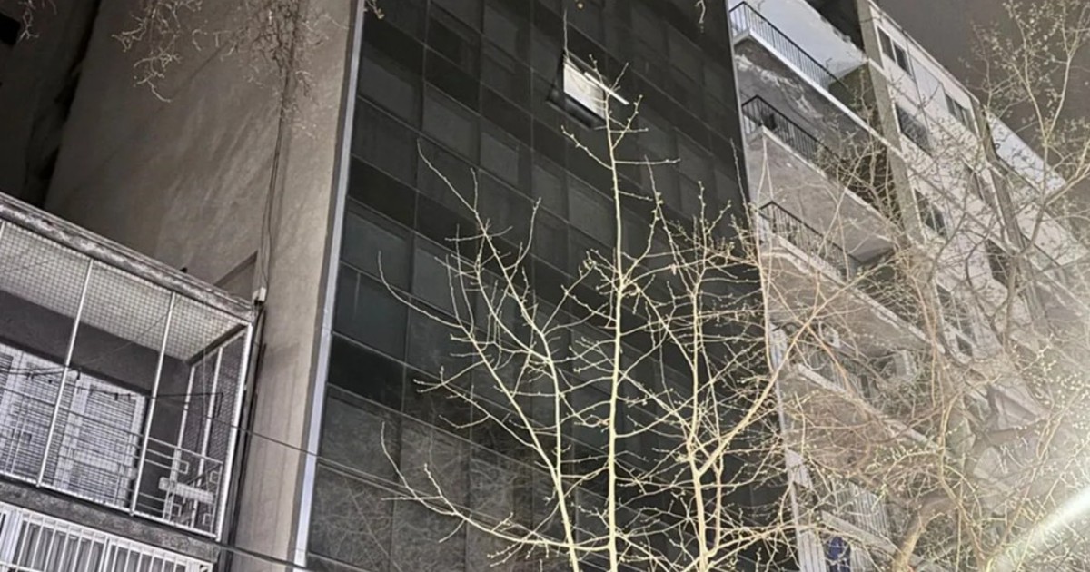 una-mujer-murio-tras-caer-de-un-quinto-piso-en-pleno-centro-de-mendoza:-detuvieron-a-su-pareja