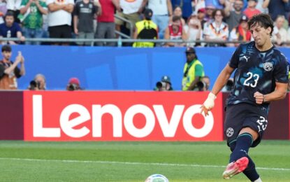 Dos de los jugadores colgados en el «container» se burlaron tras la eliminación de River de la Copa Sudamericana