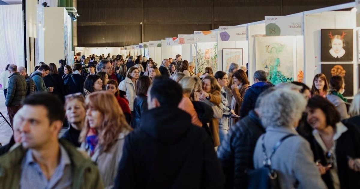 la-feria-de-arte-que-elimino-a-los-intermediarios-trae-a-la-rural-obras-de-promesas-de-la-pintura,-ceramistas-y-hasta-arquitectos
