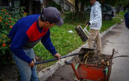 La Municipalidad de Barranqueras refuerza los operativos de limpieza urbana y mantenimiento ambiental