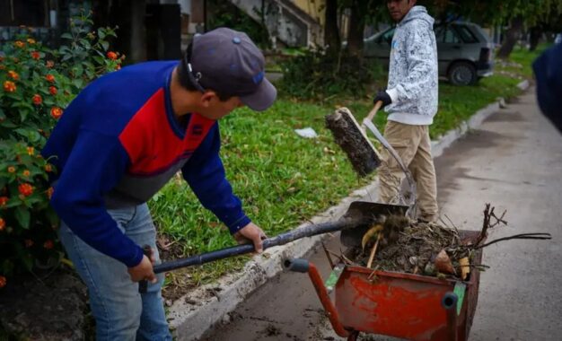 La Municipalidad de Barranqueras refuerza los operativos de limpieza urbana y mantenimiento ambiental