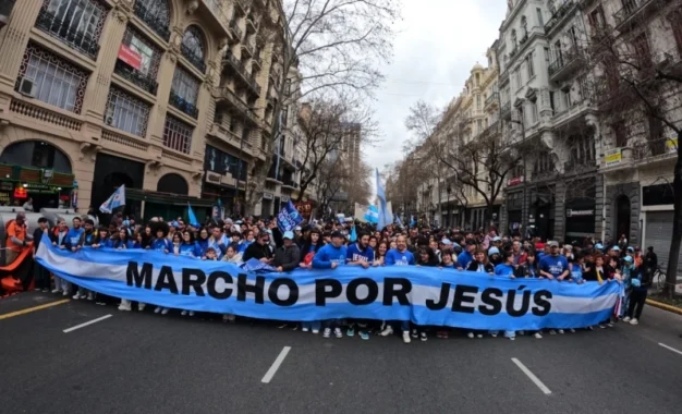 Buenos Aires vivió el regreso de «Marcho por Jesús» tras nueve años con una masiva convocatoria en el centro porteño