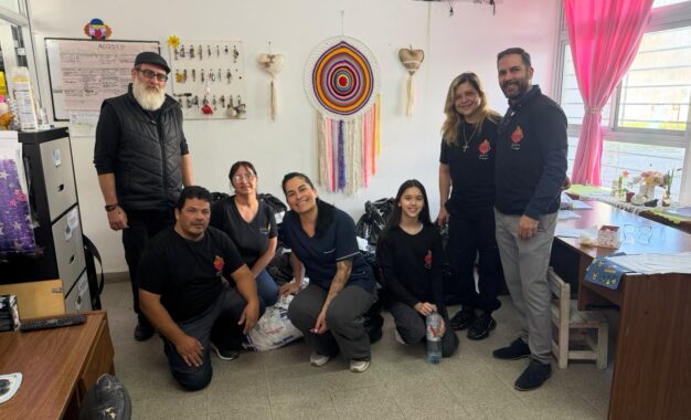 Solidaridad en marcha: integrantes del «Arde Tu Corazón» entregaron donaciones al Pequeño Hogar N° 1