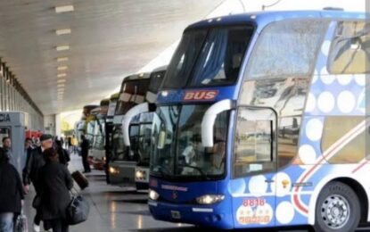 El Gobierno oficializó que las personas con discapacidad viajen en micros solo en la planta alta