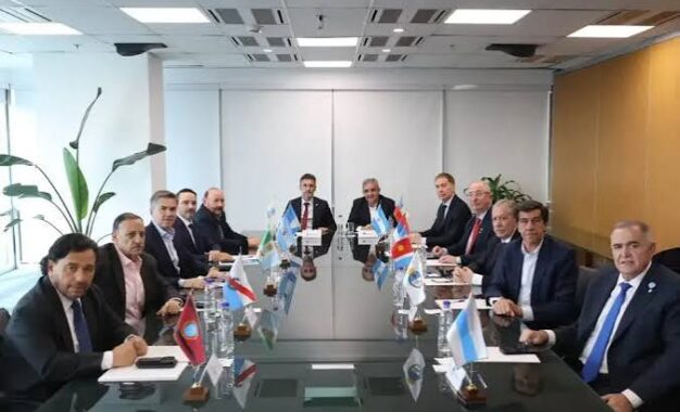 Gobernadores del Norte Grande se reúnen hoy con Santilli y Caputo para destrabar el acuerdo por tarifas diferenciales de zonas cálidas