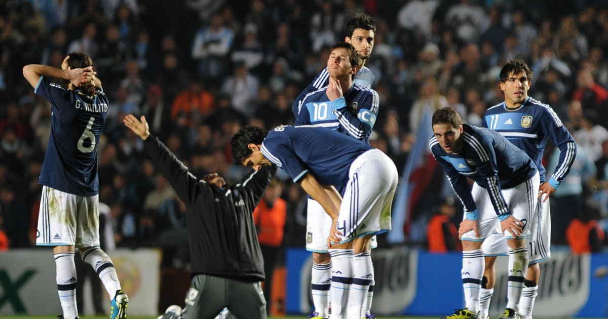 «no-sabe-el-himno»,-“camina-la-cancha”-y-“no-juega-como-en-barcelona”:-cuando-a-messi-lo-silbaron-en-la-argentina,-la-herida-que-leo-nunca-pudo-olvidar
