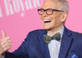 Murió a los 87 años Bob Mackie, el reconocido diseñador de Hollywood: vistió a Cher, Tina Turner,  Barbra Streisand y Liza Minnelli