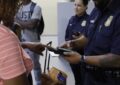 Abogados en EE.UU. coinciden: estos son los migrantes que deben preocuparse por el ICE en los aeropuertos