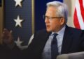 El CEO de Nvidia dijo que las predicciones apocalípticas sobre la IA “son inventadas” y Trump lo llamó en vivo