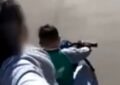 Agencia de Seguridad Vial investiga video de niño manejando moto con madre