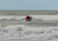 Amplían la búsqueda de los dos kayakistas que desaparecieron en el mar en Santa Teresita