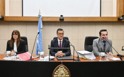 A través de la UIF, el Gobierno también se opone a que se divida el juicio por lavado contra Cristina y Máximo Kirchner Hotesur-Los Sauces