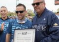 Tras el escándalo en la Supercopa Internacional, Chiqui Tapia reapareció y le dio una plaqueta al gendarme Nahuel Gallo