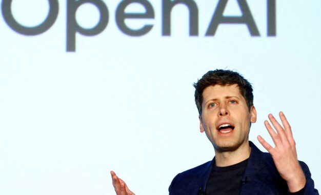 Hackeos autónomos a webs del gobierno de EE.UU. llevan a OpenAI a suspender el entrenamiento de sus agentes de Inteligencia Artificial