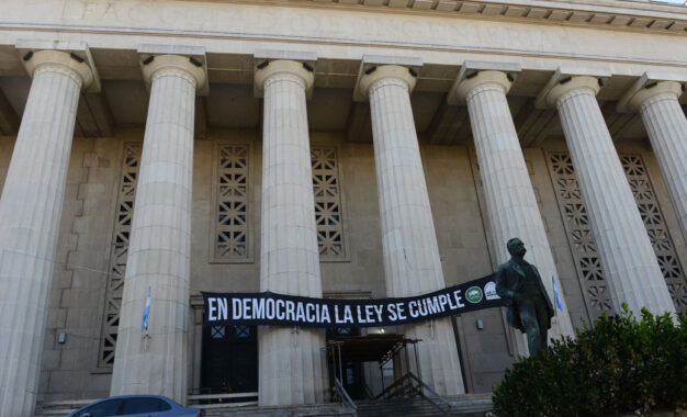 Los docentes universitarios realizan un paro de 72 horas por el cumplimiento de la Ley de Financiamiento Universitario