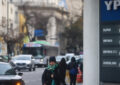 El Gobierno volvió a postergar la suba de impuestos a los combustibles tras los aumentos de las naftas