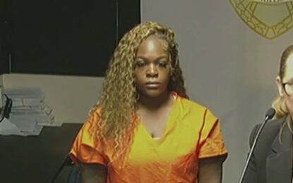 Una mujer dejó a sus cuatro pequeños hijos en casa y se fue en un crucero a las Bahamas