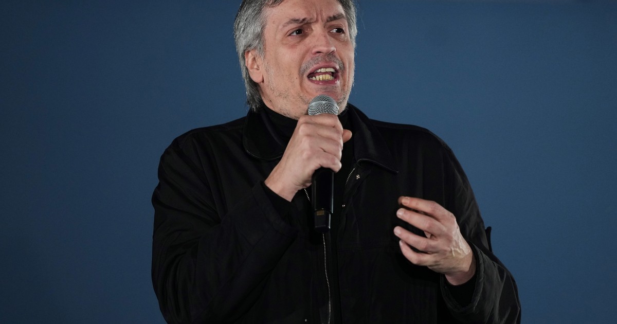 «siguen-intentando-disciplinarnos»:-el-descargo-de-maximo-kirchner-tras-ser-demorado-dos-horas-por-la-policia-de-san-luis