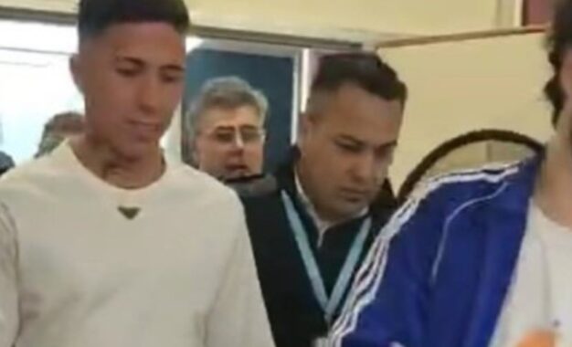 El gran gesto de Enzo Fernández antes de volver a jugar con la Selección: visitó a los chicos del Hospital Garrahan