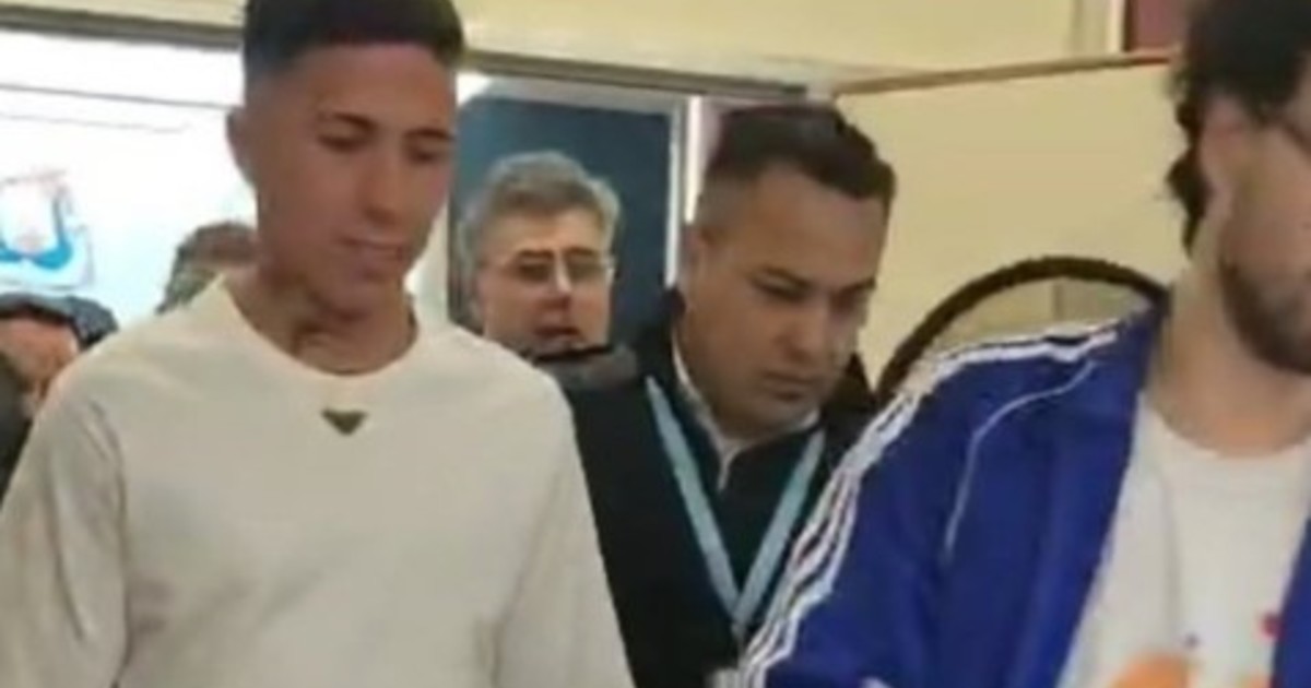 el-gran-gesto-de-enzo-fernandez-antes-de-volver-a-jugar-con-la-seleccion:-visito-a-los-chicos-del-hospital-garrahan