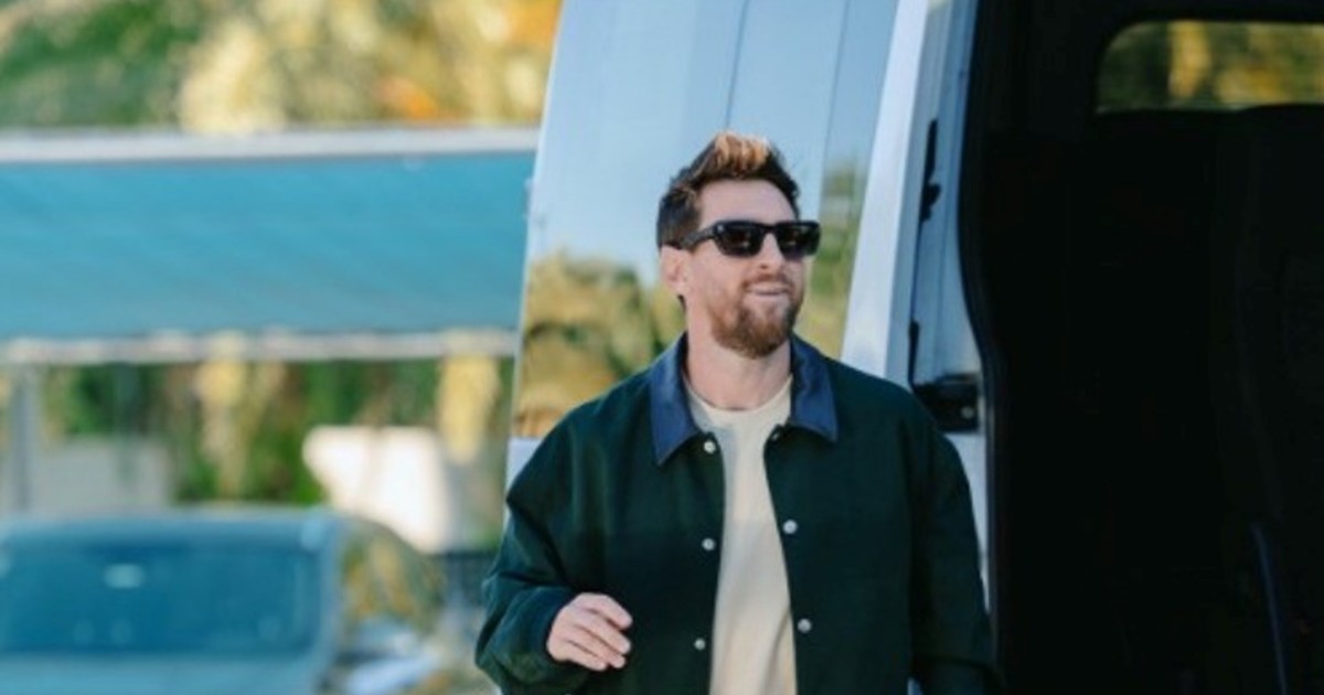 messi-ya-esta-en-ezeiza-con-la-seleccion-para-su-despedida:-entrenamiento,-asado-y-como-seran-las-horas-previas-del-10-rumbo-a-su-ultimo-partido-frente-a-benin