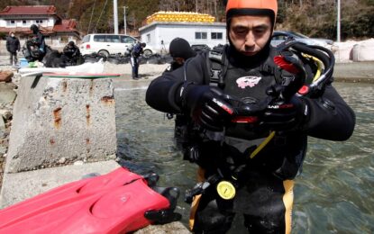 Su esposa fue arrastrada por un tsunami y él lleva años buceando para sentirla cerca: «Es como ir a reunirme con ella»