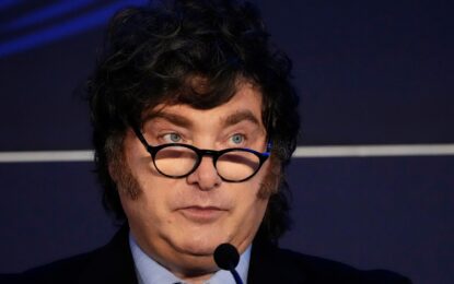 Javier Milei envió un mensaje de apoyo al Papa León XIV ante su próxima operación
