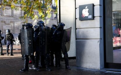 Saqueos en Francia: los iPhone robados en una tienda de Apple se bloquearon y avisaron que estaban siendo rastreados