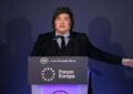 Milei admitió que la economía se desaceleró y vinculó la suba del riesgo país con el contexto global