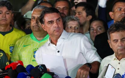 Retienen un avión en Puerto Iguazú: sospechan que Flávio Bolsonaro planeaba viajar a Estados Unidos