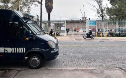 Terminó la toma de rehenes en una cárcel de Mendoza: los presos liberaron al penitenciario