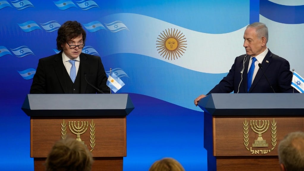El presidente Javier Milei junto a Benjamin Netanyahu, cuando viajó a Israel en abril pasado