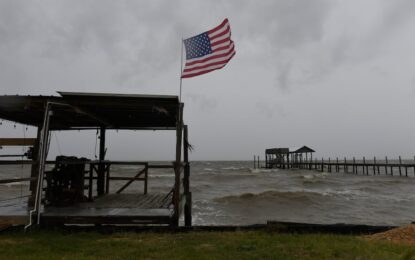 Huracanes en Norteamérica: Trump declaró la emergencia en Alabama y Florida por Isaías y Simón avanza hacia México como categoría 4