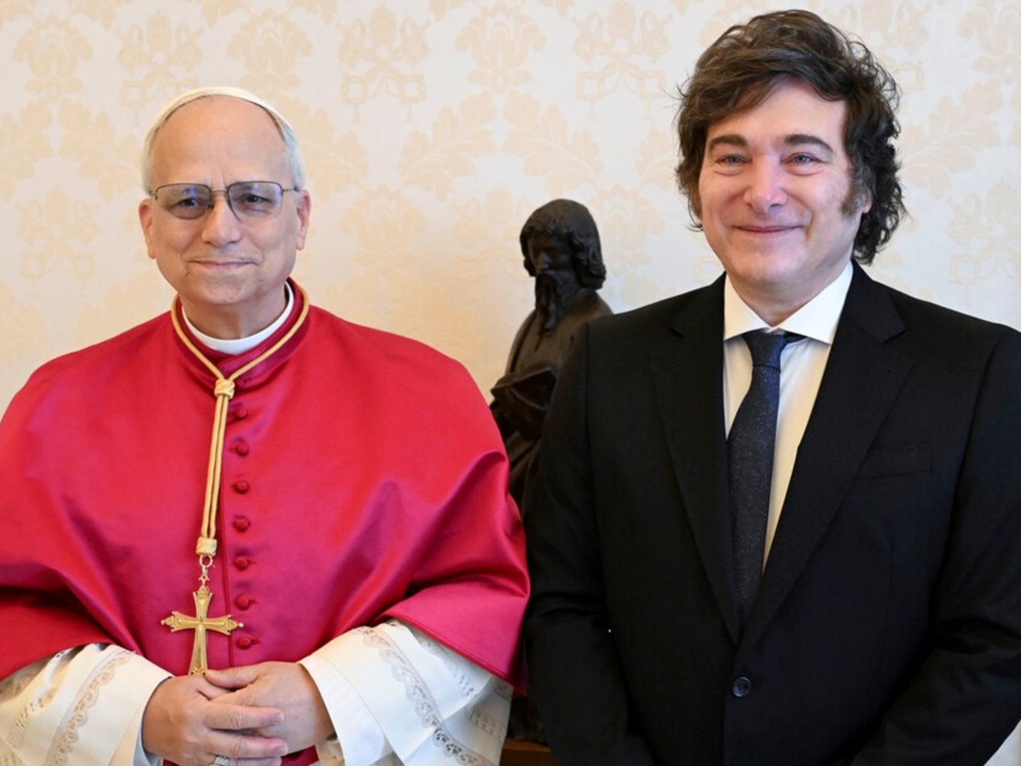 Milei, sobre la operación del Papa: “Si la situación demanda un corrimiento en la fecha, estamos dispuestos a hacer ajustes”