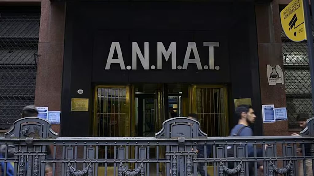 La ANMAT prohibió una marca de lavandina en todo el país: cuál es y qué irregularidades detectó
