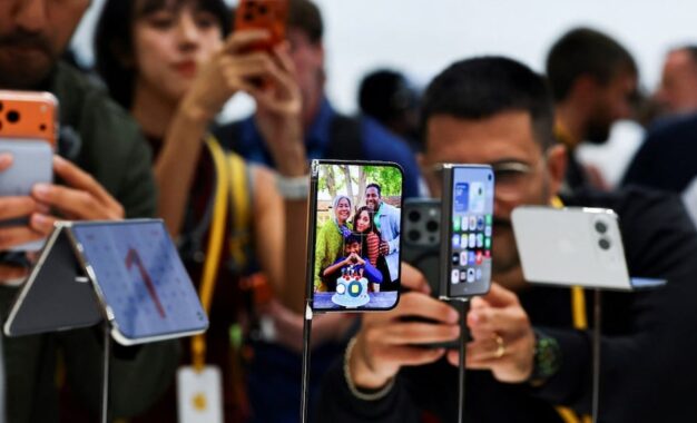 El CEO de Nothing disparó contra el iPhone Duo: “Es una pérdida de dinero”