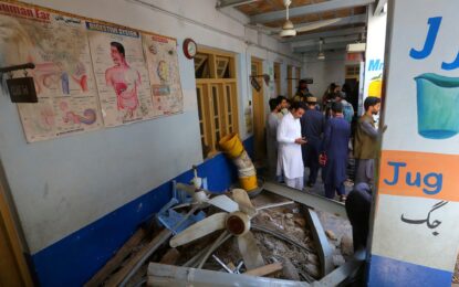 Tragedia en Pakistán: murieron 34 alumnos y una maestra al derrumbarse el techo de un colegio
