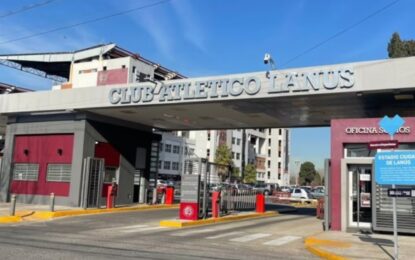 Salió del coma el nene de 12 años al que se le cayó un arco en el club Lanús, pero sigue grave: «Bautista tiene miedo»