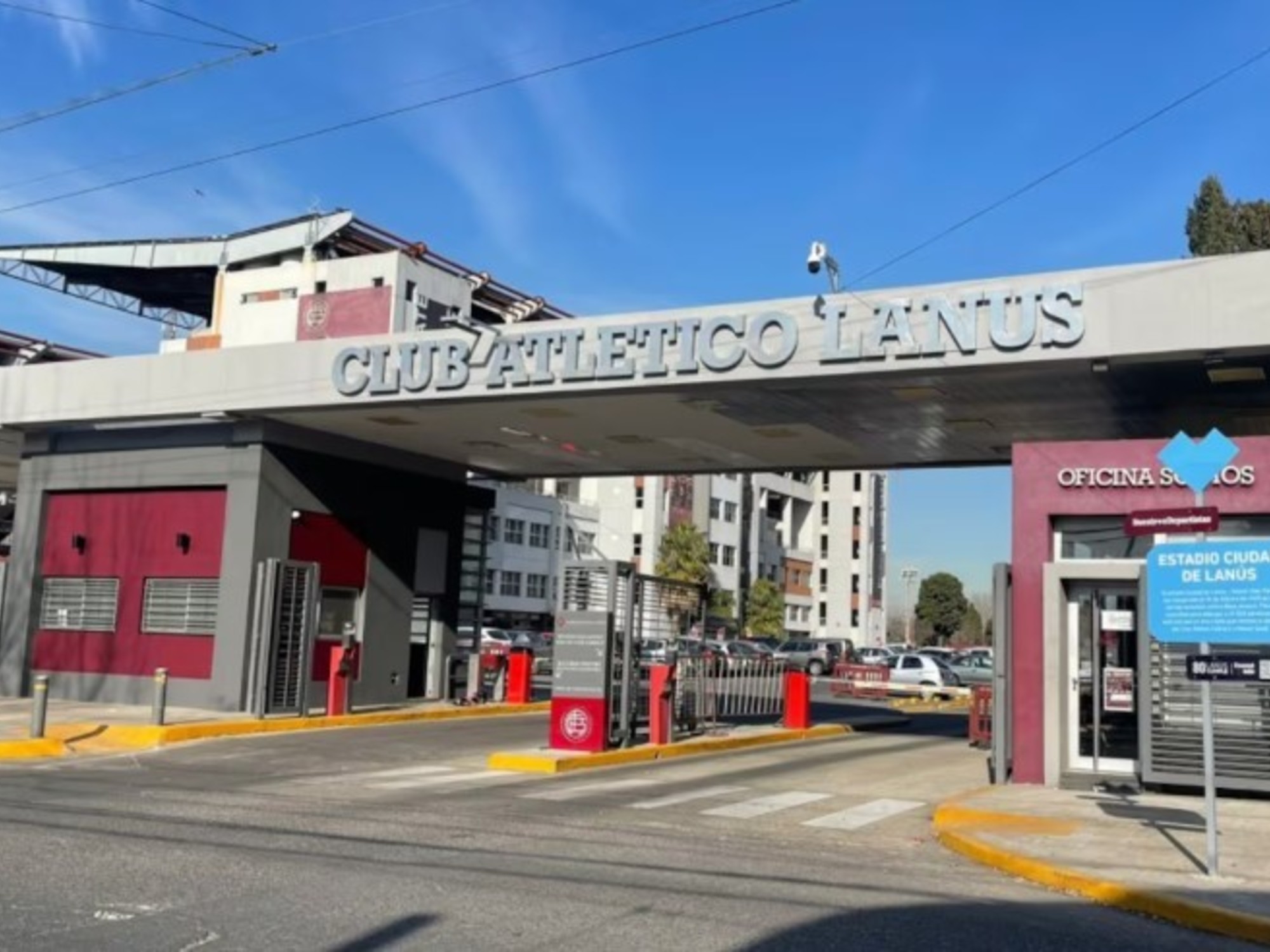 El club Lanús, donde el martes a un nene de 12 años se le cayó un arco en la cabeza.
