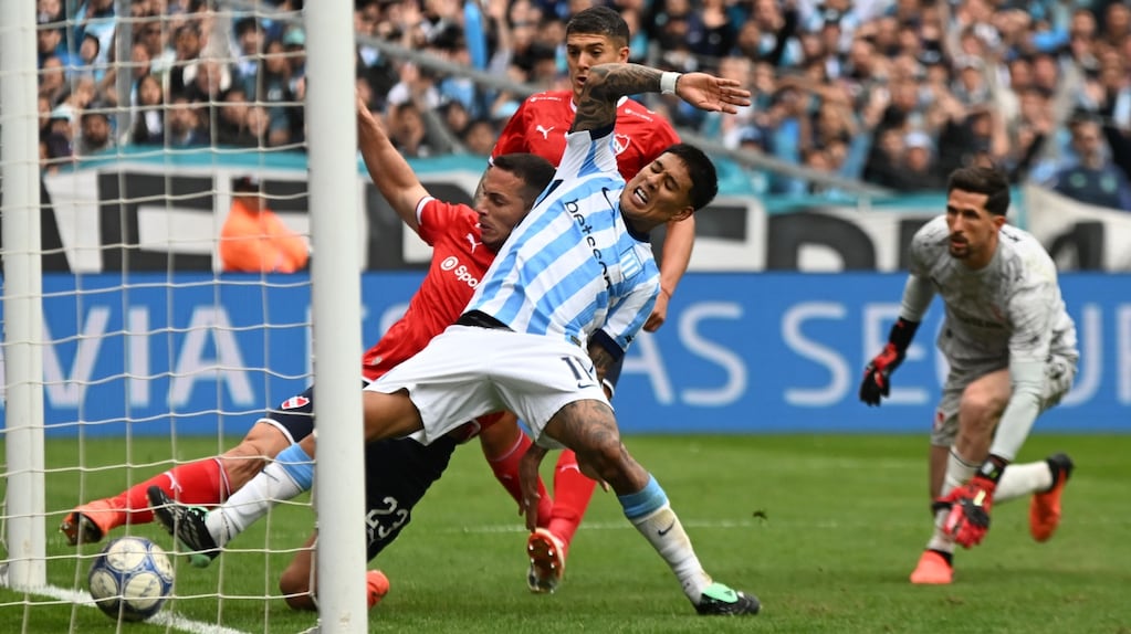Racing e Independiente empataron 1-1 en el clásico de Avellaneda: silbidos en el Cilindro y bronca de los dos DT