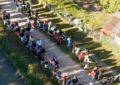 Diez cuadras de fila para conseguir trabajo: cientos de personas se postularon en un mayorista de Ezeiza