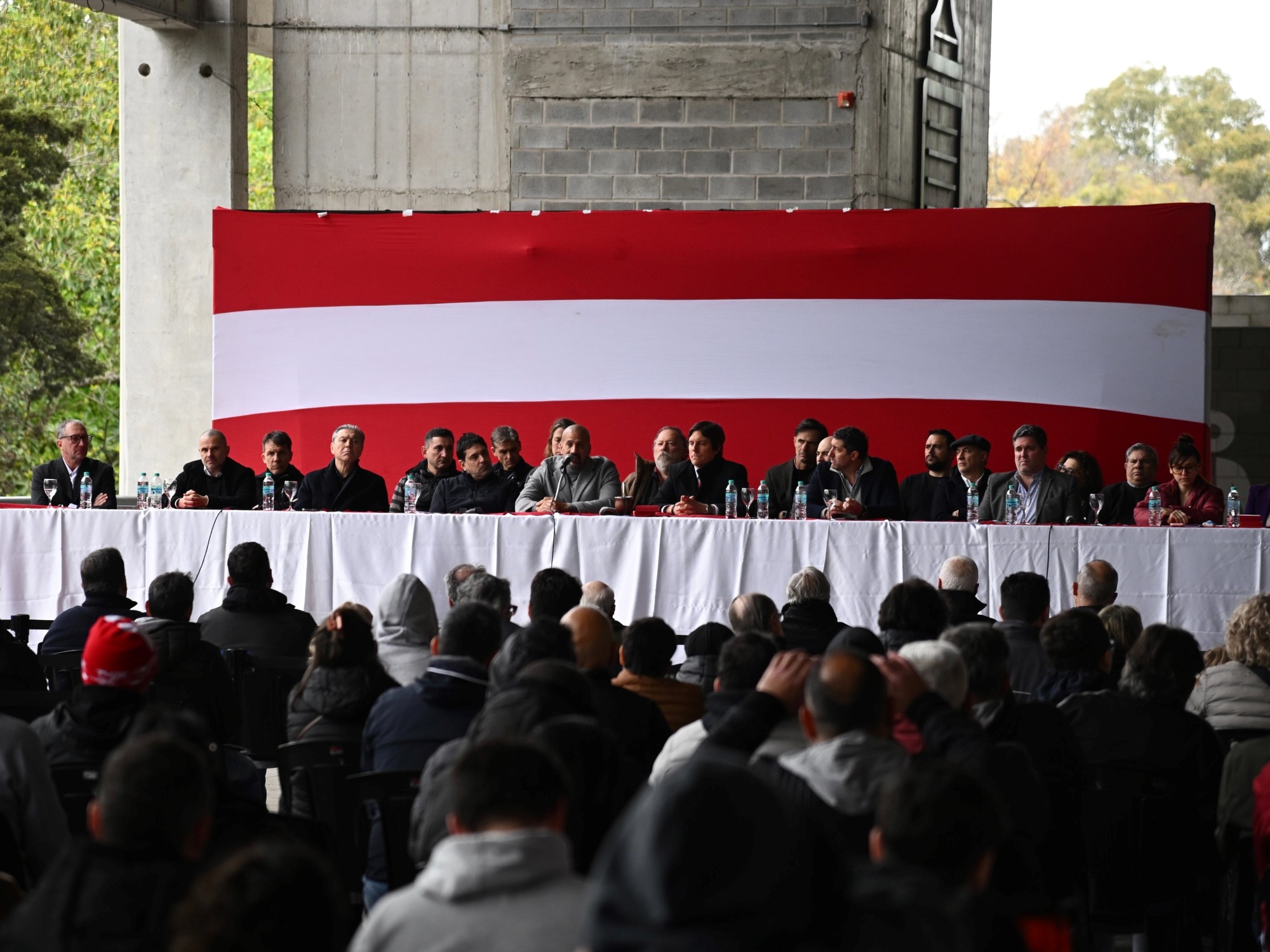 La Brujita Verón en la Asamblea Anual Ordinaria, donde los socios y socias dieron por aprobada la Memoria y el Balance correspondiente al ejercicio N° 121