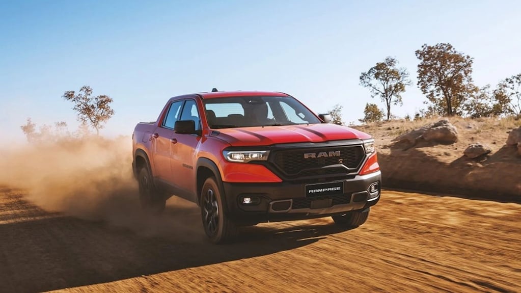 La RAM Rampage BigHorn (base) equipa un motor 2.2 Multijet Diesel que otorga una potencia de 200 CV y 450 Nm de torque asociada a una caja automática de 9 posiciones con selector de marchas rotativo