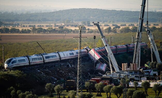 España: las cajas negras abren una nueva etapa en la investigación del choque ferroviario