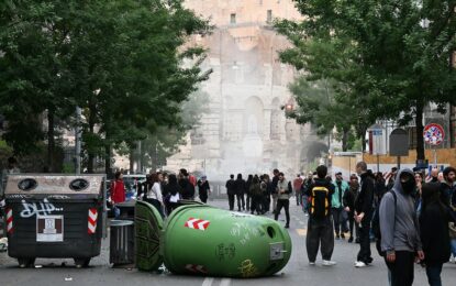 Italia: una huelga nacional terminó con choques entre manifestantes y policías
