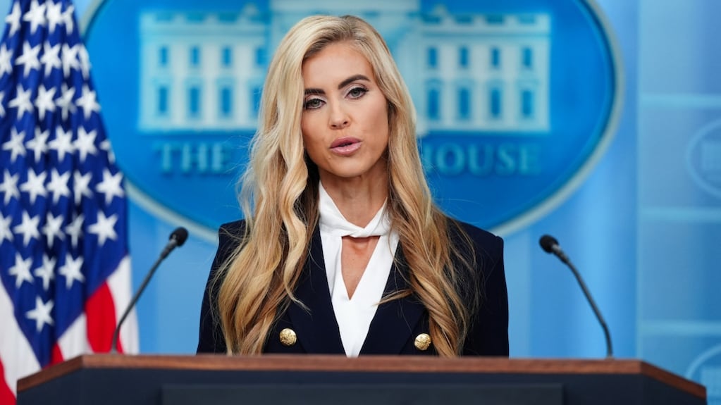 Donald Trump echó a la nueva vocera de la Casa Blanca, Katie Zacharia, a solo cinco días de asumir