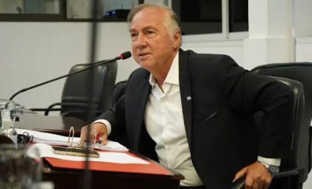 La pulseada legislativa en Chaco: Salom cuestiona la propuesta de unificación electoral y pide debatir la Carta Magna sin apuros coyunturales